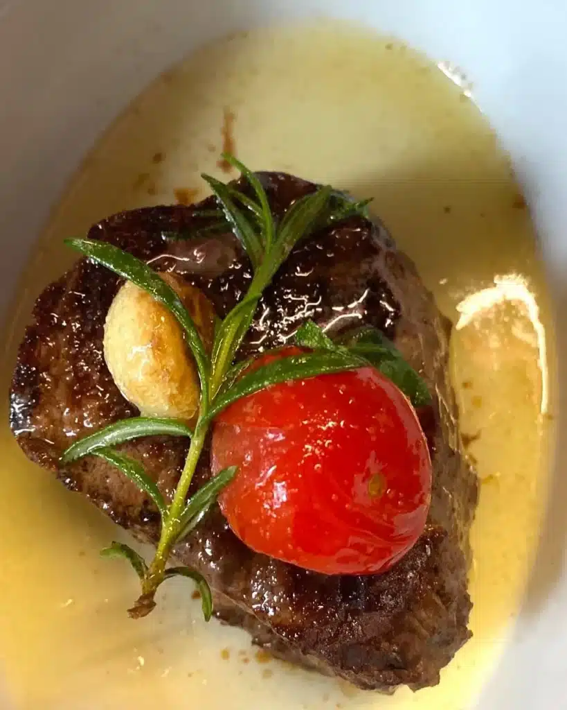 Rinderfilet mit Sauce im Restaurant Corallo in Zürich