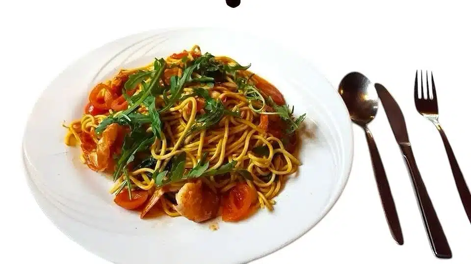 Spaghetti mit Tomaten und Rucola im Restaurant Corallo in Zürich