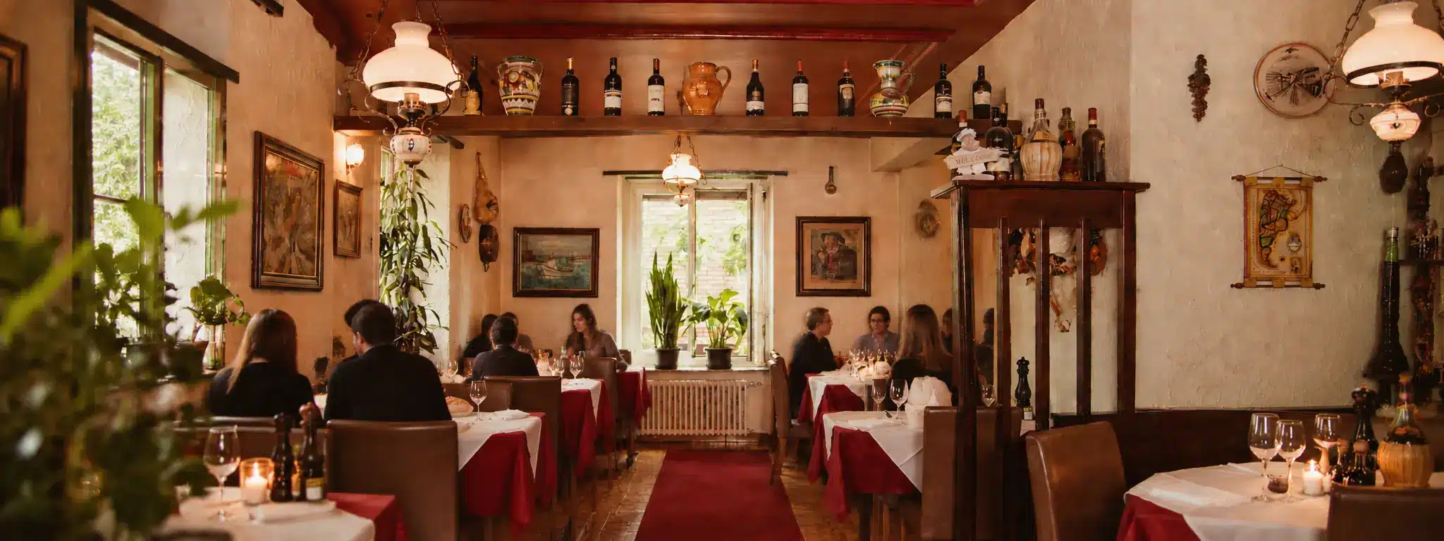 Gäste im italienischen Restaurant Pizzeria Corallo in Zürich